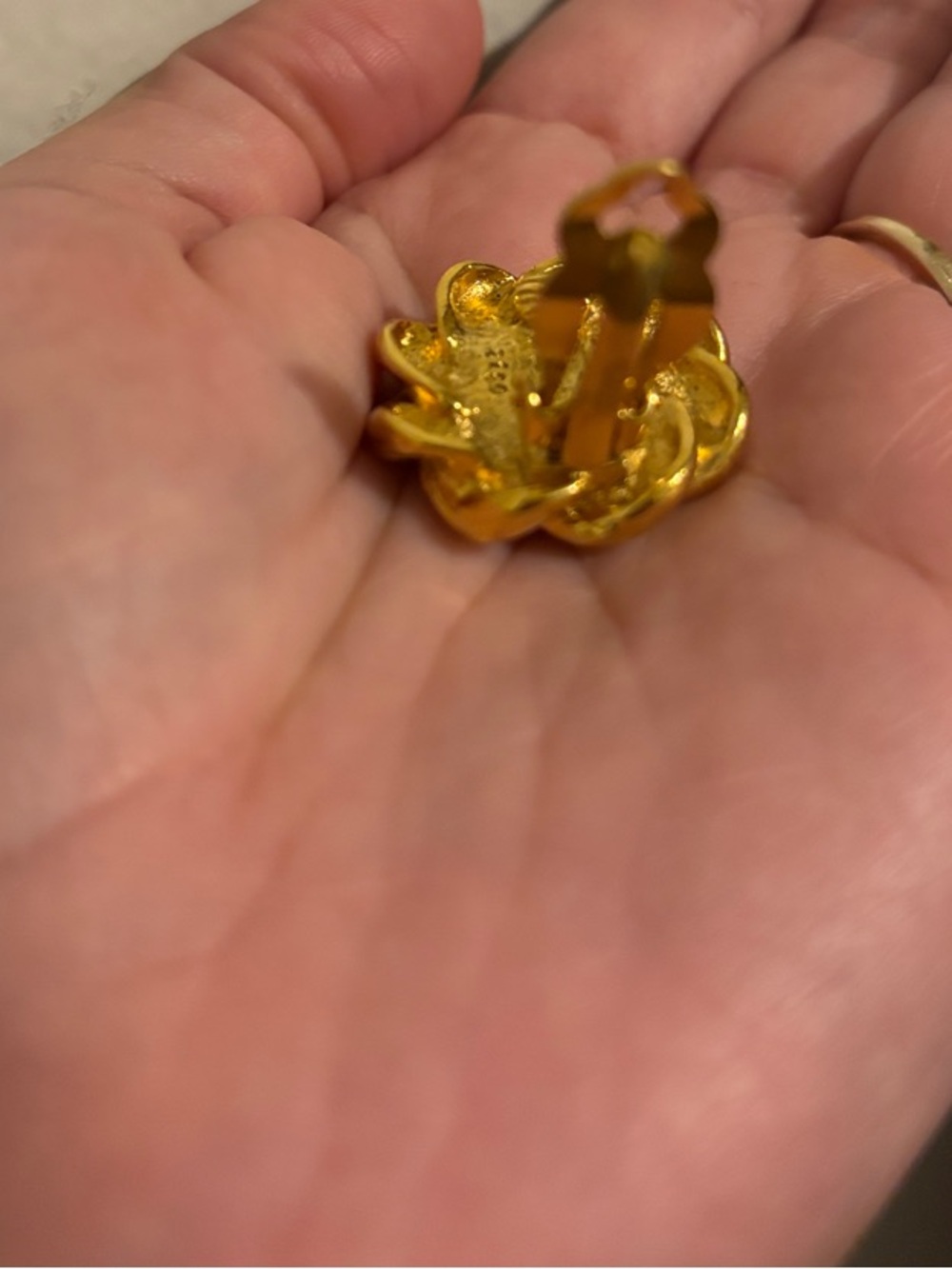 CHANEL Gold and Black Camellia Clip-On Earrings - Picture 3 of 4